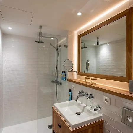 Hotel Loev - Vela 4*