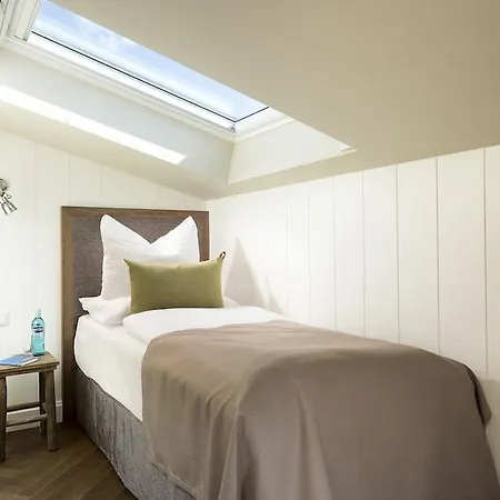 Loev - Vela 4* Binz