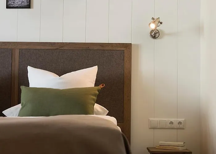 Loev - Vela Отель