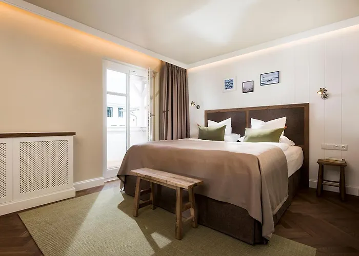 Loev - Vela Отель Остзебад Бинц