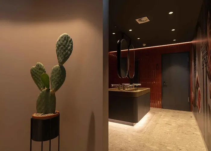 Отель Loev - Vela 4*