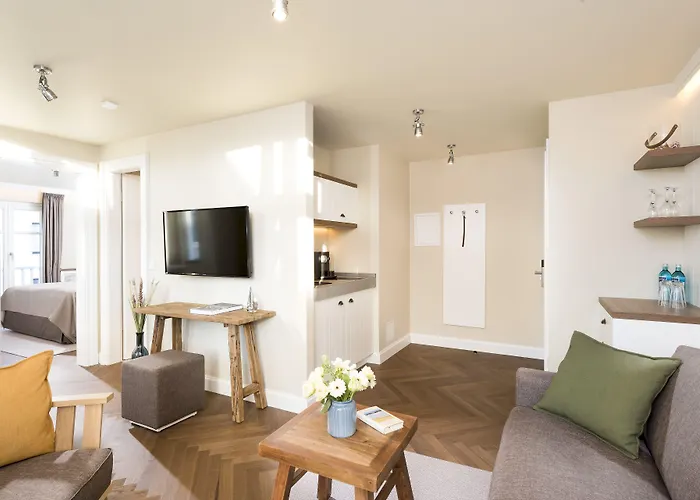 Отель Loev - Vela 4*